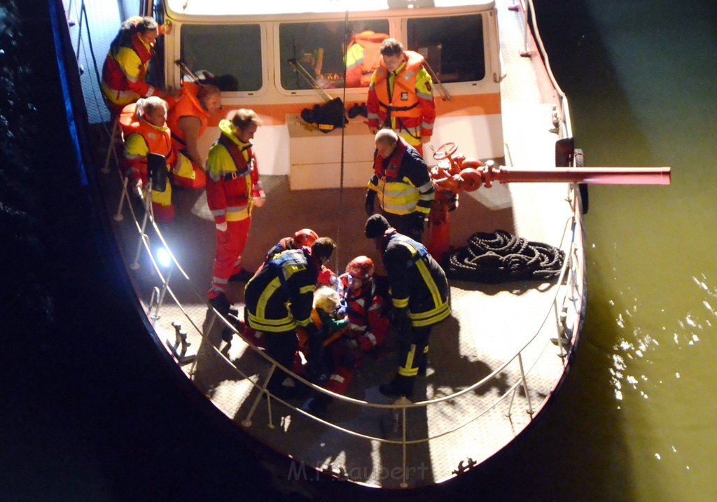 Einsatz BF Hoehenretter Koelner Seilbahn Hoehe Zoobruecke P2556.JPG